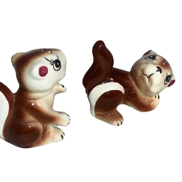 Chipmunk Salt and Pepper Shaker Set- brown/ white - Picture 3 of 7